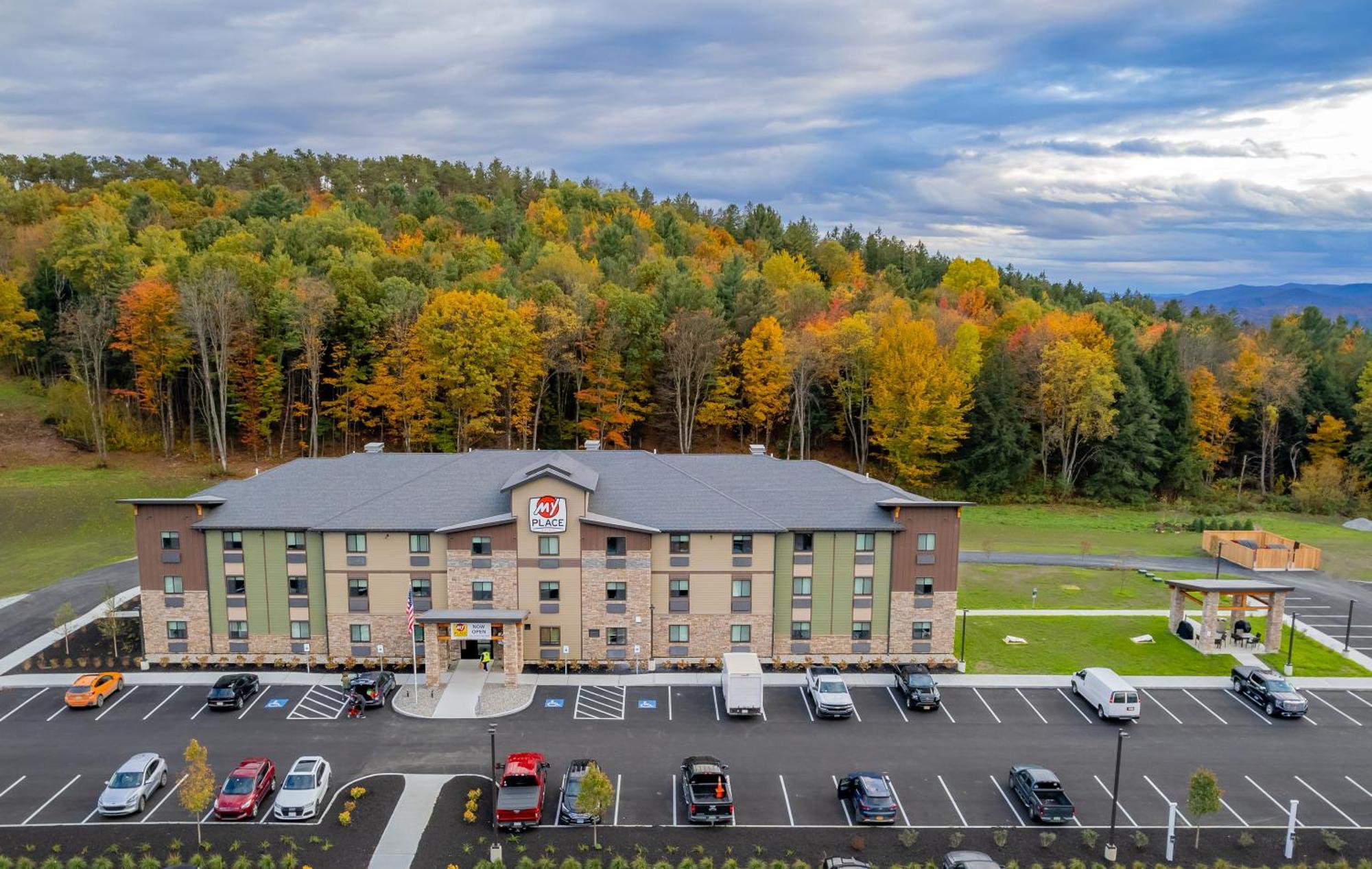 My Place Hotel-Randolph, Vt Экстерьер фото